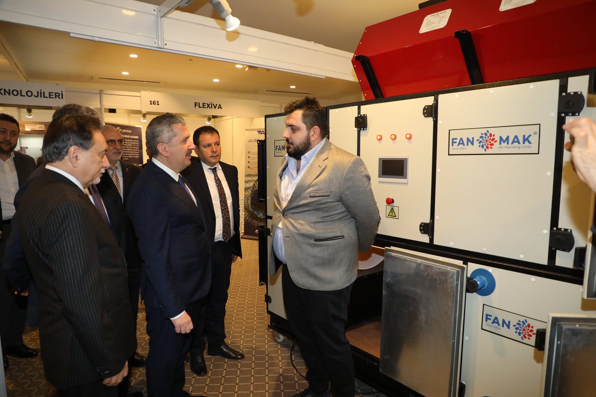 Akabinde fuara katılım sağlayan firmaların standlarını ziyaret ederek marka stratejileri hakkında bilgi aldık.

Türk-Arap iş dünyasının karşılıklı temasları ve hükümetimizin desteği ile ticaret başta olmak üzere her alanda işbirliğimizi güçlendirmeye devam edeceğiz.