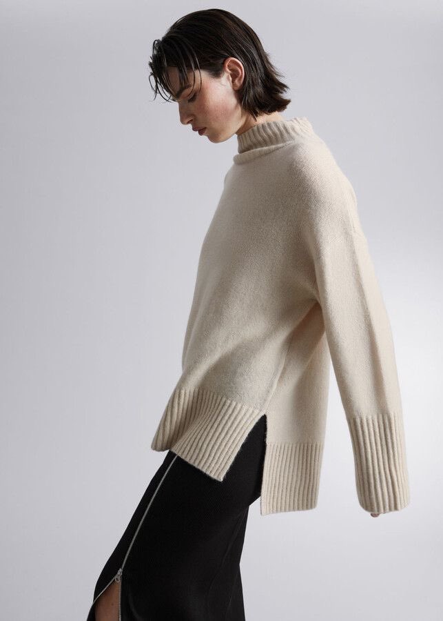 KateMCambridge's tweet photo. A very close #RepliKate jumper for £85 https://t.co/NNYI5LBAA7

#PrincessofWales #KateMiddleton https://t.co/sSnT6MQIbT