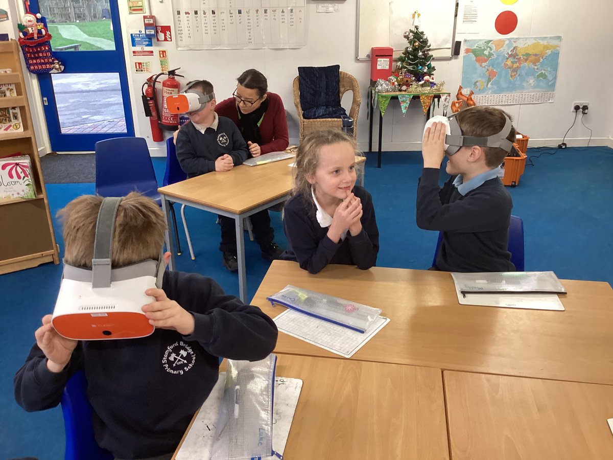 sbps_woodpecker's tweet photo. We’ve just had an amazing experience using the VR sets. We visited different habitats and saw penguins, a polar bear, a killer whale, camels, a tarantula, a desert fox, a centipede and many more animals. #sbpsScience https://t.co/EqUg6JJYnd