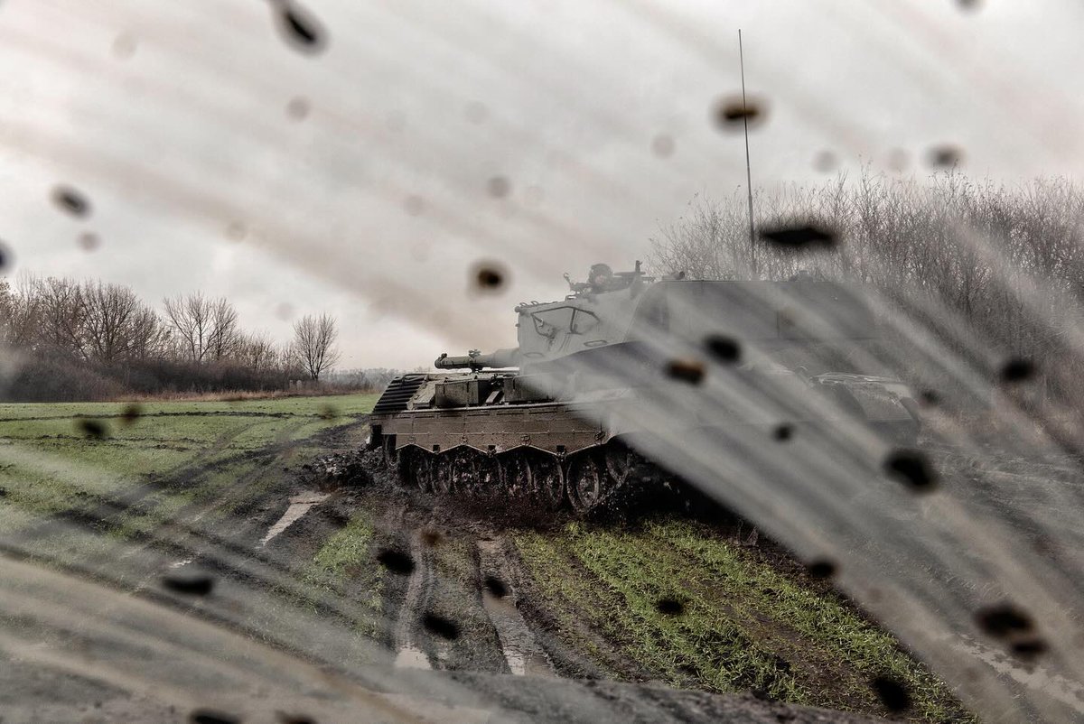 ZelenskyyUa's tweet image. Снаряди, зброя, техніка. Власне виробництво. Підтримка воїнів. Ми пройдемо цей марафон і досягнемо нашої перемоги. Головне – щодня додавати сили Україні, нашій державі, нашим людям.
