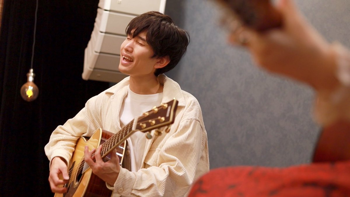 kanki_days's tweet image. こちらのオシャレロケーション、町田Reverieで撮らせていただきました✨
そして2人のギターは同じヤマハ産！
#LL6 と #FSX3 です💪
#Yamaha #ギター #アコギ
#町田revrie
#delightsessions