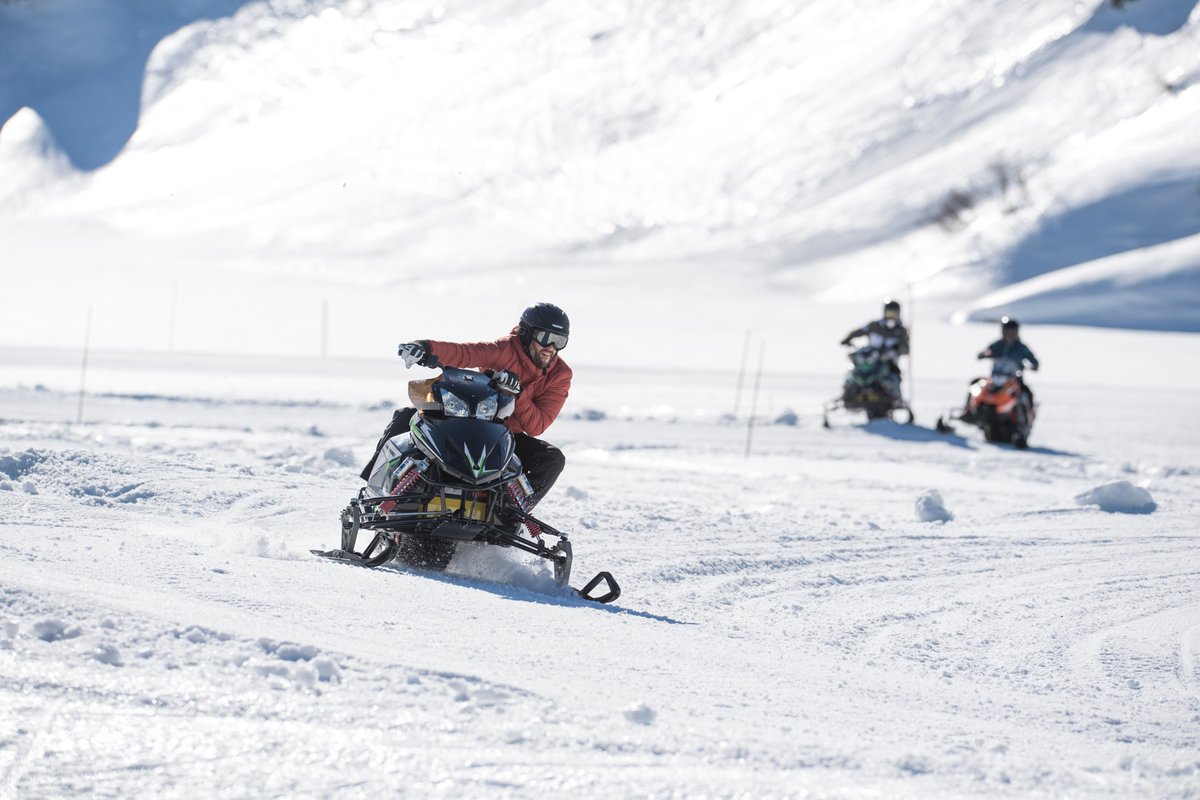 تسابق في عربات الثلوج الكهربائية في TITLIS SnowXpark في Trübsee. هناك العديد من الدوائر التي يمكنك استكشافها.
titlis.ch/en/activities