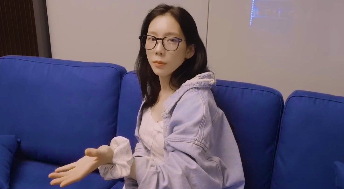 taeyeonfile's tweet photo. ･ ·̩　　 ｡　💙　　　ﾟ｡ ＊ 　 ｡*　　♡ ~　  　＊ 

♡　　　*   🎧   　 。 　･ ｡♡ 　✨.         🎶

     　🦋　　｡ﾟ･　　🤍　~　ﾟ･　　｡ﾟ･　　♡　~ https://t.co/qxTYNOBpUR