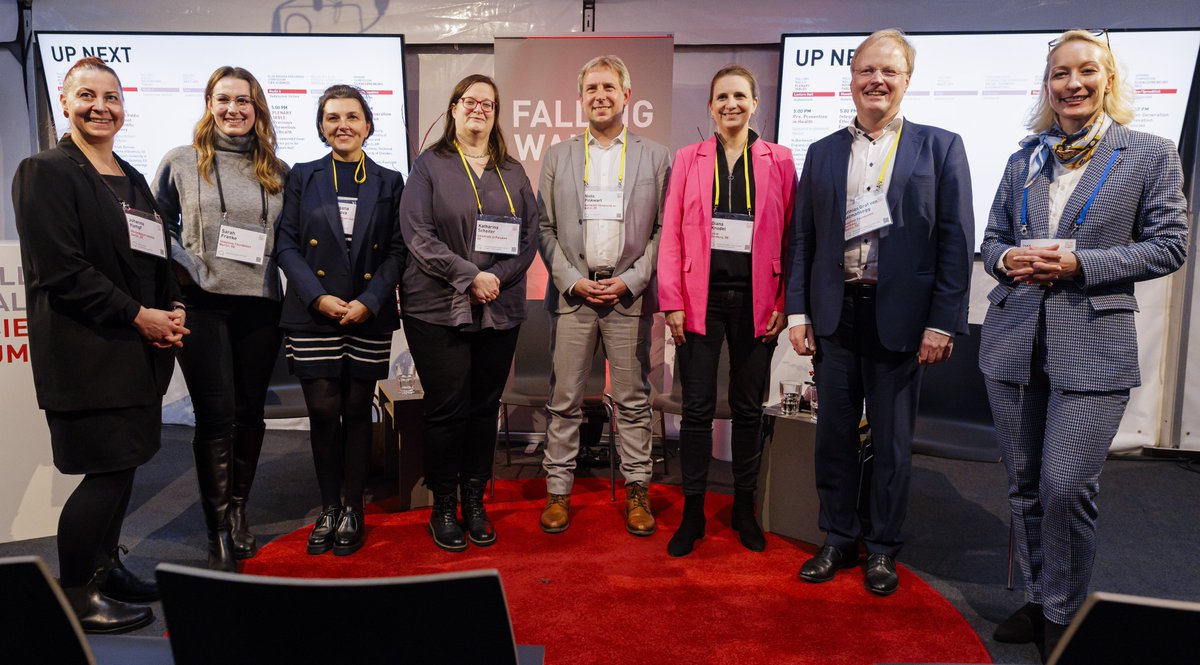 VF_Stiftung's tweet photo. 👋 Recap: Das Video unserer Podiumsdiskussion vom 08.11.2023 zum Thema ‚AI in Education‘ im Rahmen des @Falling_Walls #ScienceSummit23 könnt ihr euch hier ansehen: https://t.co/iuikYSEc9y. https://t.co/1thOK3kCkA
