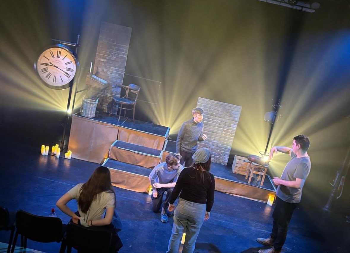 It was tech day yesterday ahead of our run at <a href="/thehawthcrawley/">The Hawth</a> 😁 the show opens in their fantastic studio space today and runs all the way up to Christmas Eve!

There’s only a couple of tickets left across the entire run and you can get yours 👇

parkwoodtheatres.co.uk/the-hawth/what…