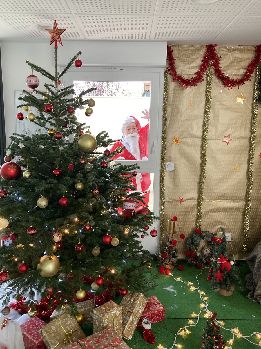 Nos #résidences sont maintenant parées pour célébrer la féérie de Noël ! 🎄

Les décorations soigneusement installées créent une atmosphère festive et chaleureuse, ravissant ainsi nos #seniors. 🧑‍🦳