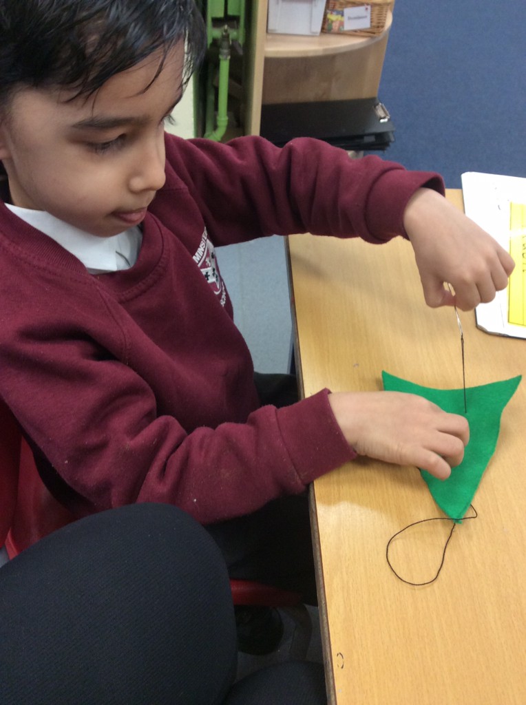 Christmas sewing in Reception. 🎄🪡🧵 #eytagteam @eytagteam #activelearning #finemotorskills #handeyecoordination #earlyyears #eyfs #ReceptionTeaching #earlysewing @sewingbee #LittleSewingBees @kfRedhot