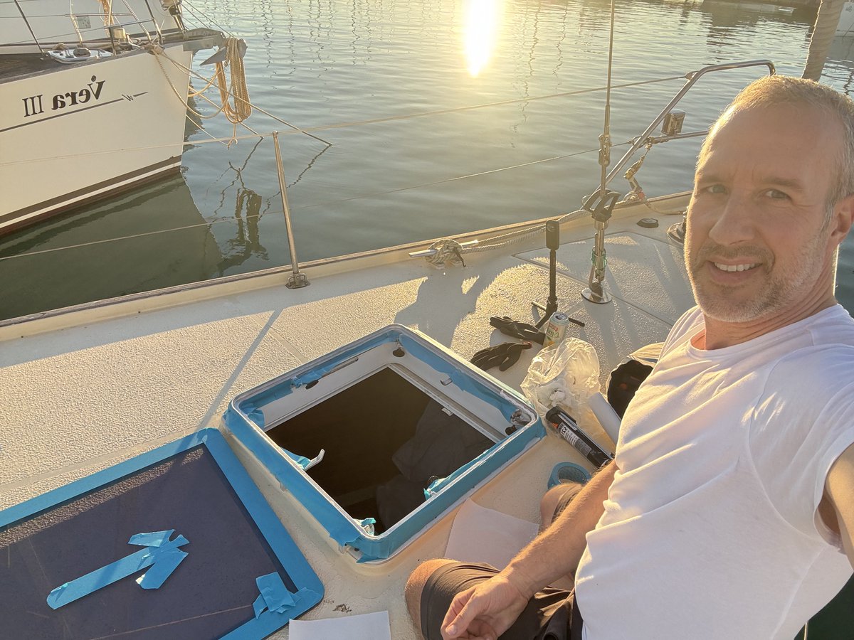 Working mobile @svlima_official for some boat maintenance. Glue in windows, maintaining engine, cabling, bilge pumps updates. #sailing #teambuilding #mobileoffice #iota #smr #crypto @on_a_boat_com @augusta_11 #segeln #team #projectmanagement #lovemywork #BTC