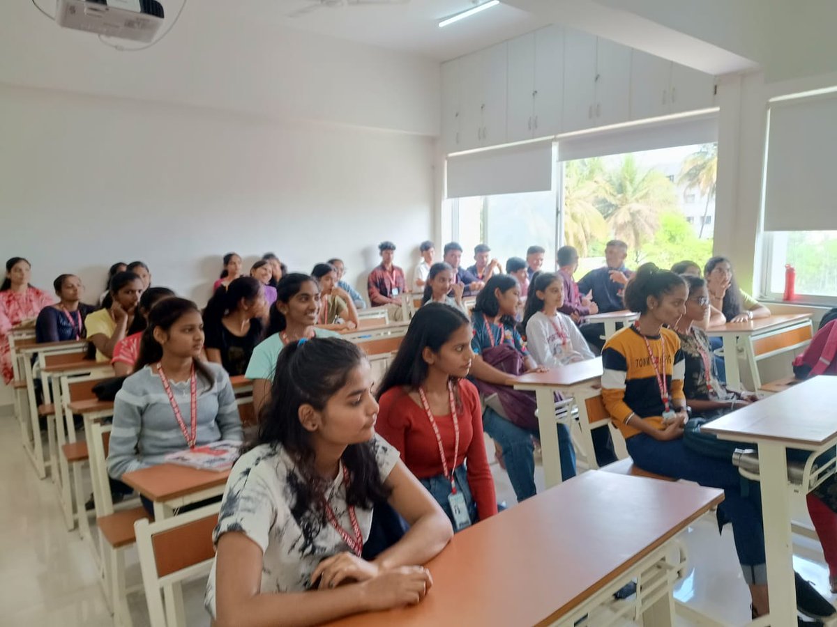 Pick and Speak student activity was conducted for 1st year students to enhance their communication and presentation skills 

#rlsbca 
#rlsibca 
#studentactivities #klesociety #presentationskills #bestcollege #bestacademics #topplacements