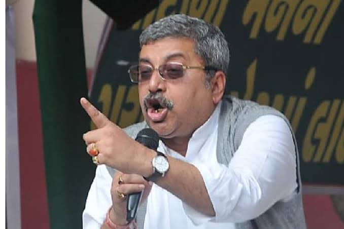 This is Kalyan Banerjee,TMC MP, Brahmin, great barrister and Maa Durga devotee.
He fasts on Navratri and does Chandipath.

Vice Prez Dhankar has insulted entire Brahmin community by suspending Brahmin MP Kalyan Banerjee from Parliament. Insult of Durga devotee means insult of