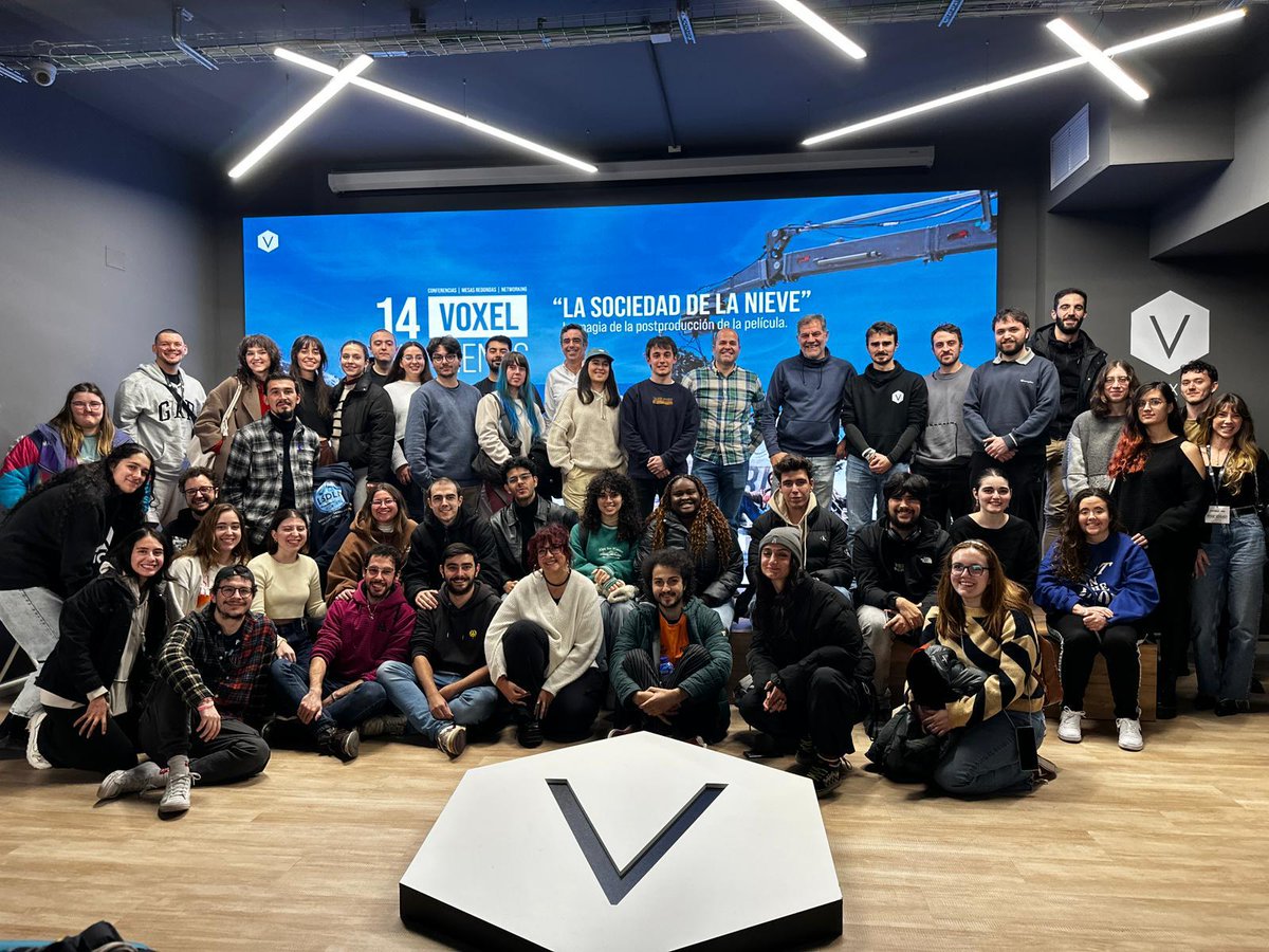 MiopiaFx's tweet photo. Este pasado jueves Jose Rossi y Fernándo González, ambos supervisores de efectos visuales en Miopía FX, dieron una interesantísima charla sobre los VFX de #LaSociedadDeLaNieve , película dirigida por @FilmBayona y que ya está en cines, en @VoxelSchool
#miopiafx #equipo #VFX https://t.co/5WGKhKFvW1