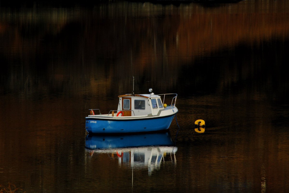 A photo paints a thousand words💯What does this photo say for you?
-
#reflections #boatlife #serenewaters #scenicscotland #naturereflection #tranquil #explorescotland #waterworld #captivatingviews #sailaway