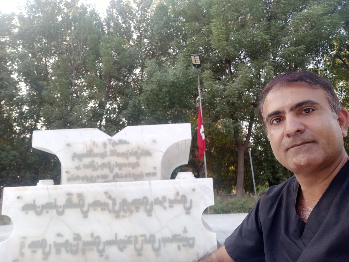 توکي ڪير وساري سائين.
تو تائين پھتا، منھنجي نيڻن جا سارا ٿڪ لھي ويا!
ھڪ رھبر جي چند لفظن اڳيان ھزارين رھزنن ۽ وھشين جون رائيفلون ھارائي ويٺيون آھن.