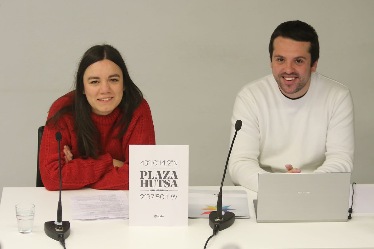 🔲𝐌𝐮𝐧𝐝𝐮 𝐛𝐞𝐫𝐫𝐢 𝐛𝐚𝐭𝐞𝐧 𝐦𝐚𝐩𝐚, 𝐡𝐞𝐫𝐫𝐢 𝐛𝐞𝐫𝐫𝐢 𝐛𝐚𝐭𝐞𝐧 𝐤𝐨𝐨𝐫𝐝𝐞𝐧𝐚𝐝𝐚𝐤.
Plaza Hutsa • Otsailak 3 | Durango

Koordenadak norabide dira, norantz ibili adierazten digute. Baina aldi berean, kokaleku ere badira, nondik abiatzen garen erakusten dute.