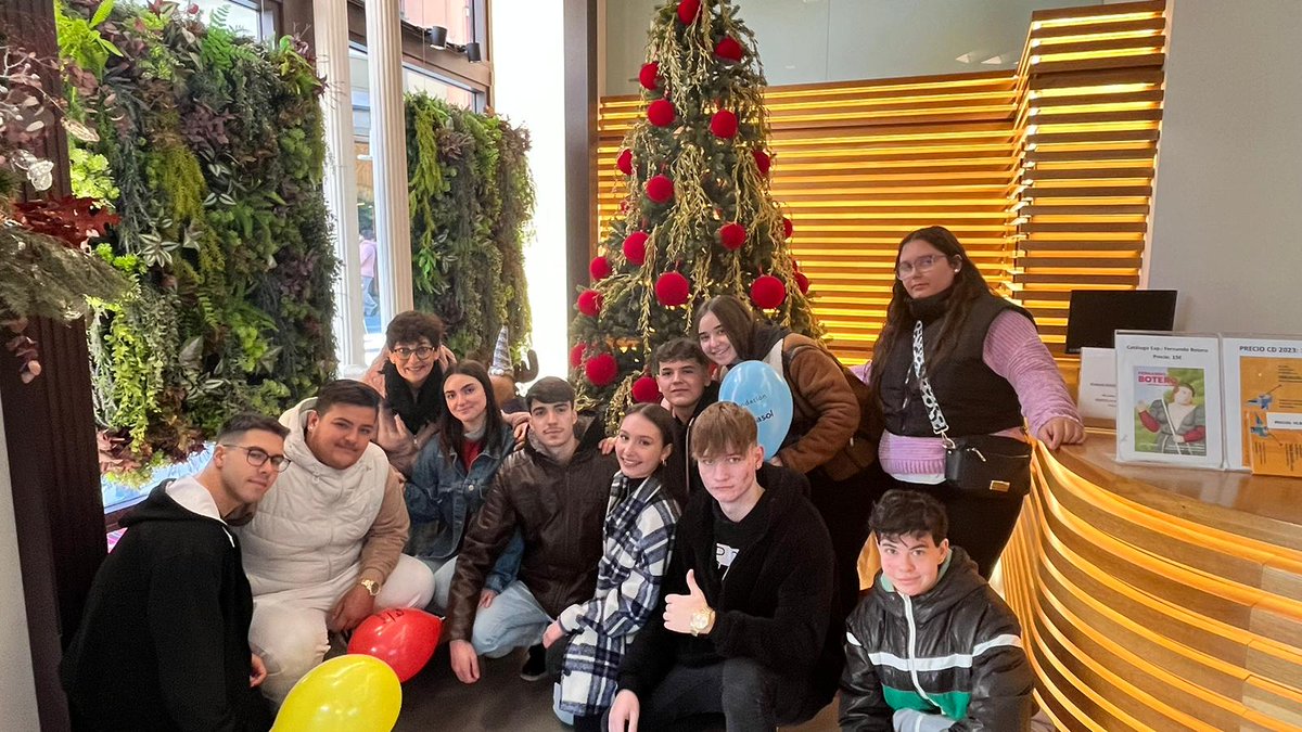 iesheliopolis's tweet photo. El alumnado de 2° de Formación Profesional de Grado Básico ha estado de excursión por el centro histórico de Sevilla. Han visitado el Palacio de la Condesa de Lebrija y , en la Fundación Cajasol, la exposición de Botero y el Nacimiento.
#FPGB #EnseñanzaPública https://t.co/3mWcgNqe20
