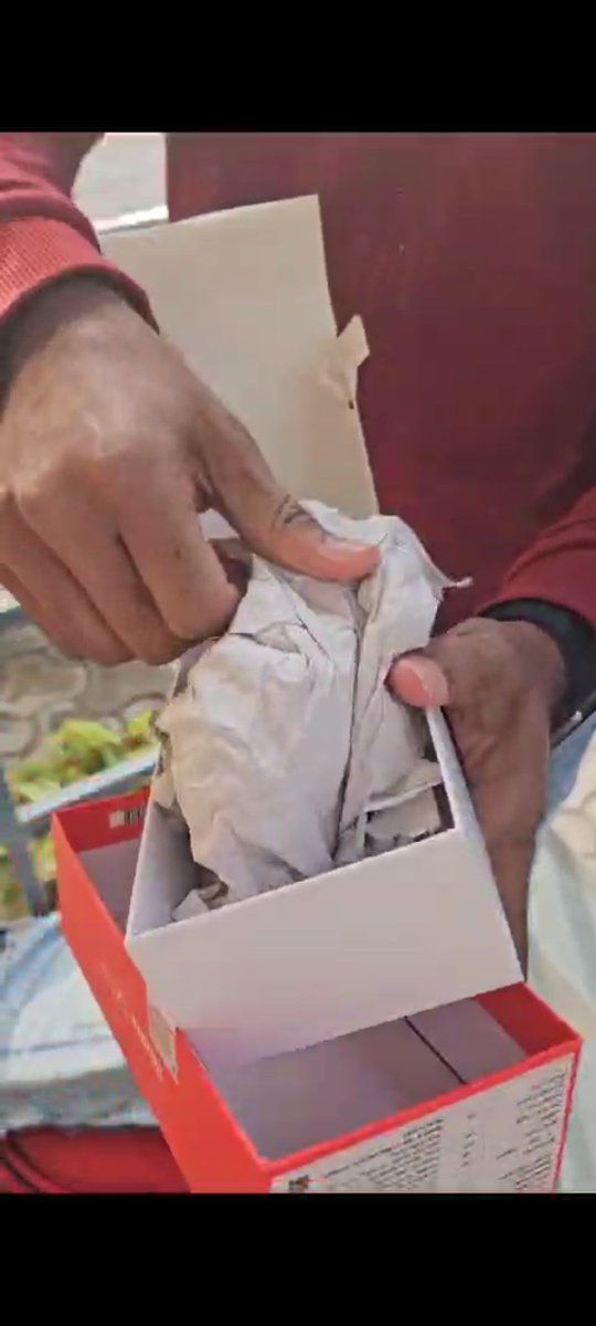 authorityDMC's tweet photo. @amazonIN i ordered a phone via Amazon but received bricks in the packet..
I have video proof kindly email me or call me . https://t.co/v1Xnc3S1Cw