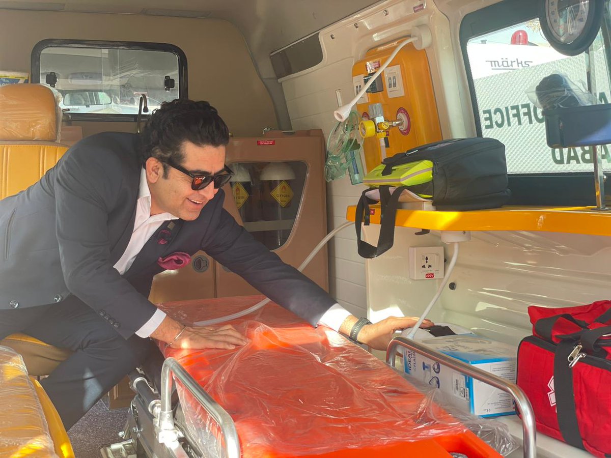 ZaeemZia's tweet photo. Glad to recieve the fleet of Brand New Ambulances arrived at the @DhoIslamabad under the @nhsrcofficial.

Our aim is to enhance the health systems capacity and to enable the department to cater for the masses.

#Health #HealthForAll #HealthSystems #Islamabad https://t.co/b5Wc9cuVRW