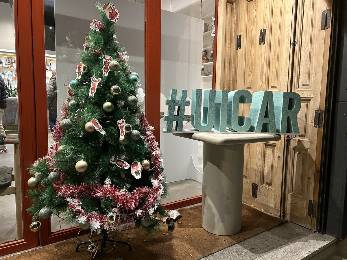 Un año más y como es tradición, nos reunimos todo el equipo. FELIZ NAVIDAD!! <a href="/UICARdiologia/">Unidad Integral de Cardiología - UICAR</a> by <a href="/quironsalud/">quirónsalud</a>.