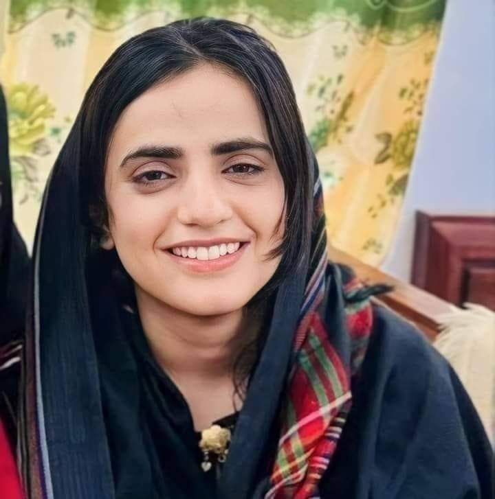 SkWazir5's tweet photo. مھرنگ بلوچ کا کے پی سرزمین ڈی آئی خان پر قدم رکھ کر یہ نعرہ بلند کیا
کہ منظور پشتین کو رہا کرو♥️
#StopBalochGenocide 
#StoPpashtoonBalochGenocide 
@MahrangBaloch_ @ManzoorPashteen https://t.co/RU9DHXjnq7