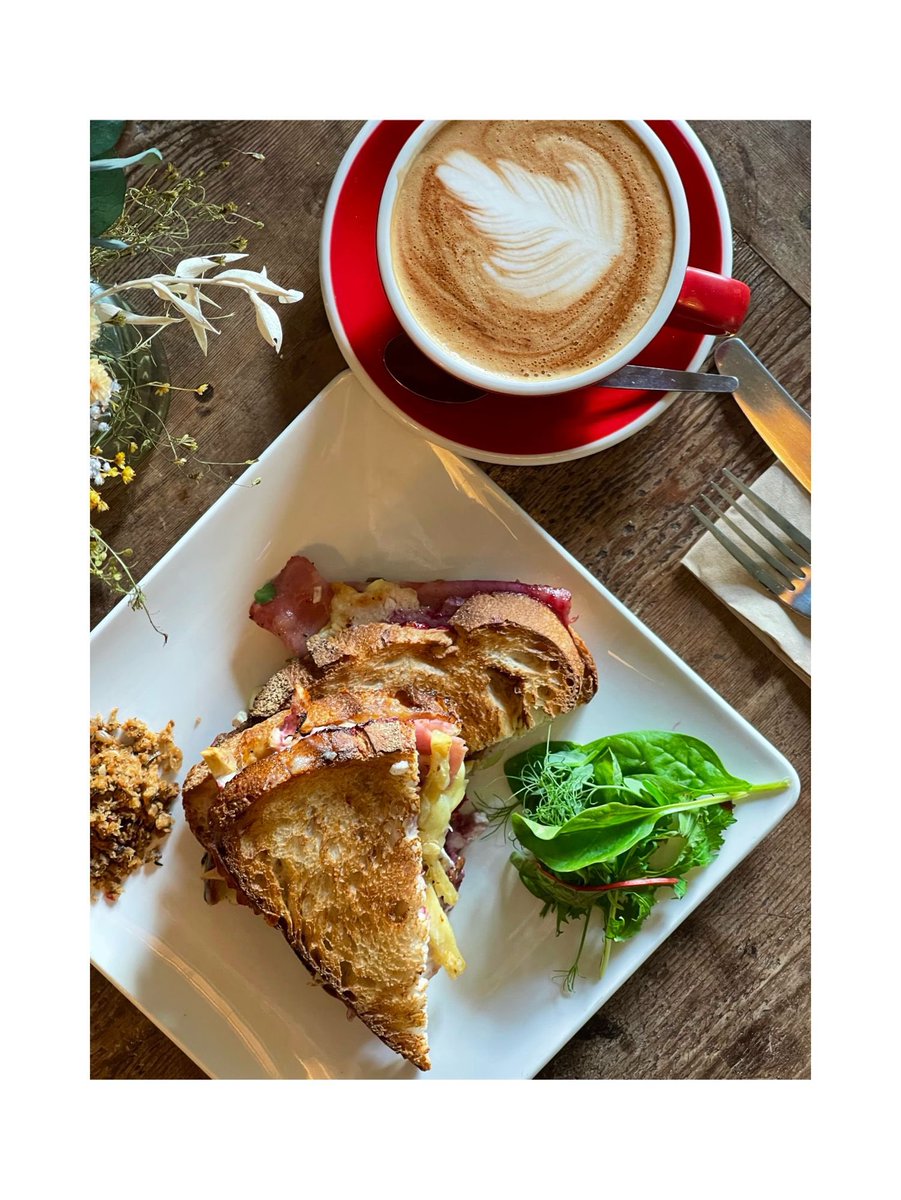 TheCommonsMoLI's tweet image. The taste of #christmas! In a gourmet toast or! Try the #SantyToastie here at The Commons! The perfect Christmas sandwich with roast turkey, baked ham, stuffing, cranberry sauce, lettuce, mayonnaise and butter!
#Santy #SantyToastie #toastie #christmassandwiches #ChrismtasSambo