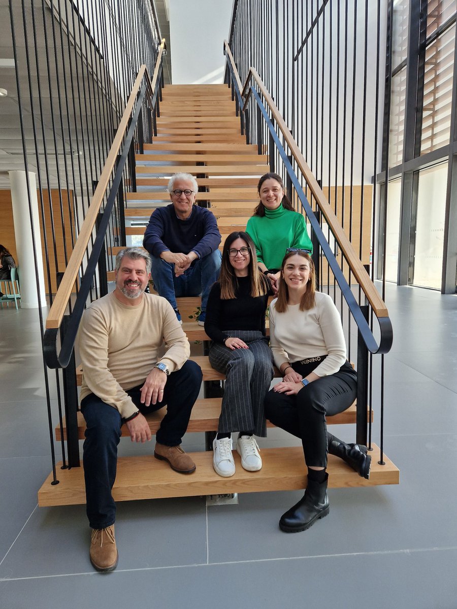 Μαζί με την πρώτη επιστημονική ομάδα που σύντομα μετακομίζει στo κτίριο του Ινστιτούτου Ερευνας Καρκίνου Κύπρου (CCRI). Το τρένο ξεκίνησε!!