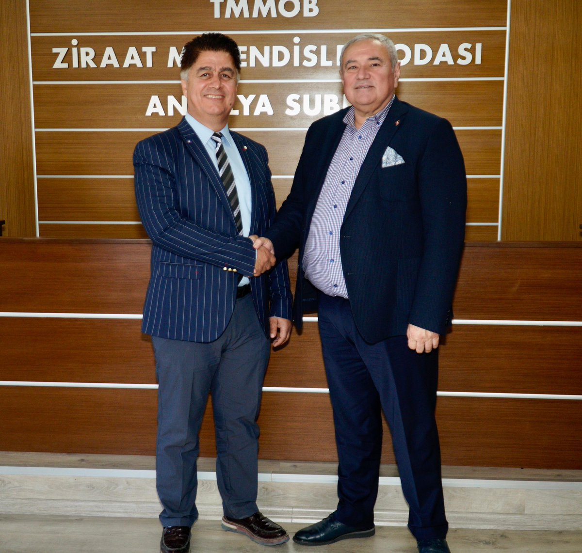 DavutCetin's tweet photo. Ziraat Mühendisleri Odası #Antalya Şube Başkanı olarak seçilen Ali Top ve Yönetim Kurulu’na hayırlı olsun diyerek yeni görevlerinde başarılar diledik. Daha yeşil bir #YeniMuratpaşa hedeflerimizi konuştuk. Görüşlerini ve fikirlerini aldık. Sıcak ve samimi ev sahiplikleri için teşekkür ederim.