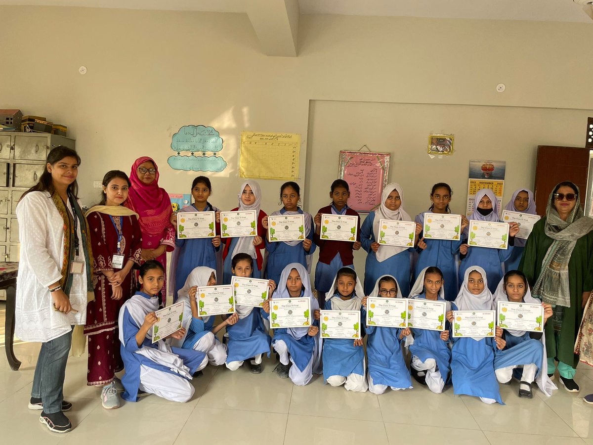 AKU_ClassIII's tweet photo. Distributing certificates to our research participant students at DMC Girls Primary school. 🎓🌟 Recognizing their invaluable contribution to our study...@AkuClassIII  @AKU @Kamsid66 @MariamAKhokhar1 @IqbalRomaina https://t.co/4tJr1tIJCw