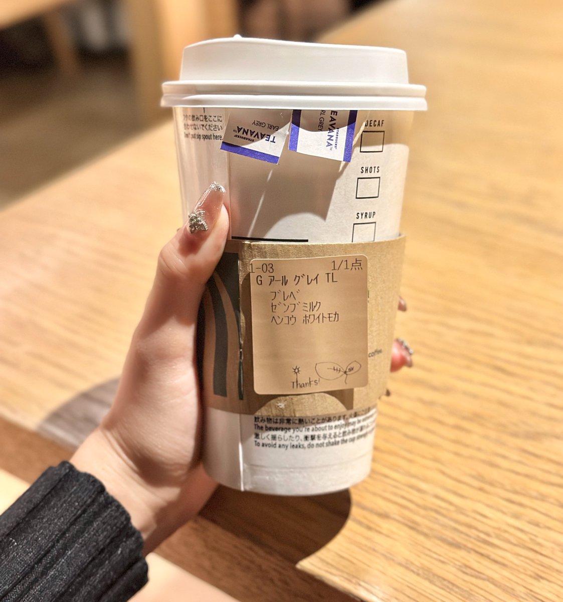 chocom___'s tweet photo. 冬のスタバのカスタムはやはりアールグレイティーラテのブレべしか勝たん。ホワイトモカシロップに変更して甘めにするとさらに幸せ。
ちなみに、ティーラテのティーパックは2個あるのがベストだと思うんだけど、グランデ以上のサイズを選べばデフォルトで2個付いてきてトールに茶葉追加するより安い https://t.co/CdHsWUVCph
