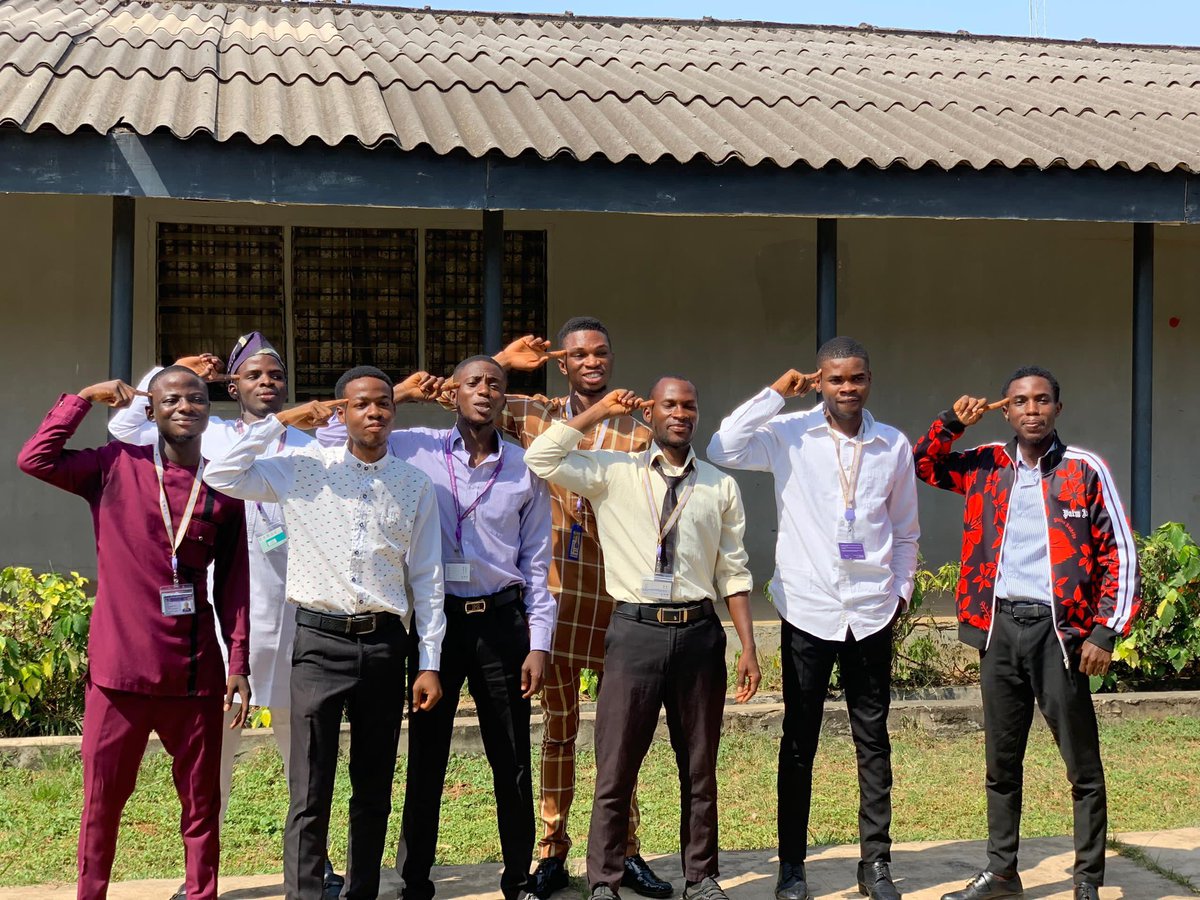 FutaBro's tweet photo. Physiology (PHS) Graduating Class of 22 drops their undergraduate pen in style 🎉 https://t.co/rniDONvNU2