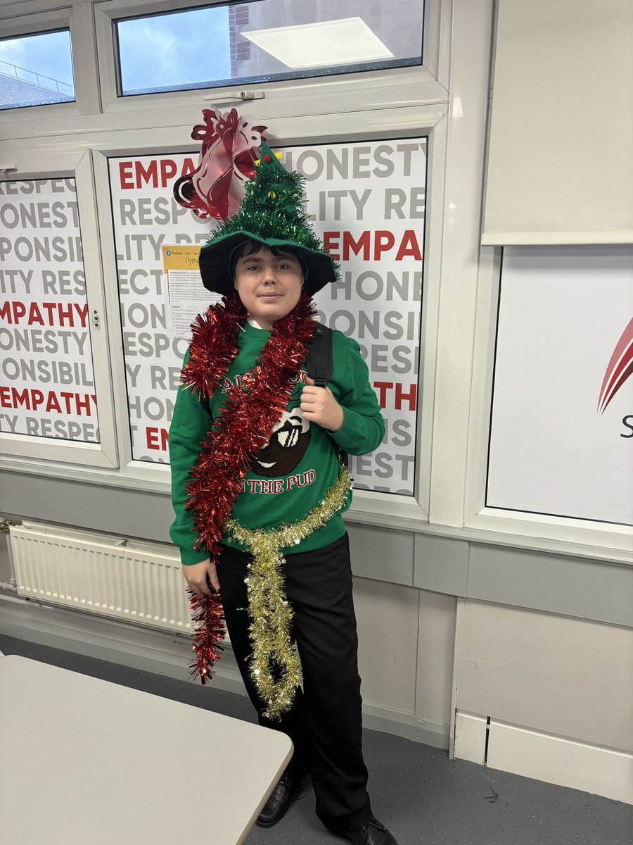 Our students have pulled it out of the bag with their Christmas attire today however Lucio from Johnson house has really gone above and beyond. 100 house points to Johnson 🟡 Well done Lucio!🎄