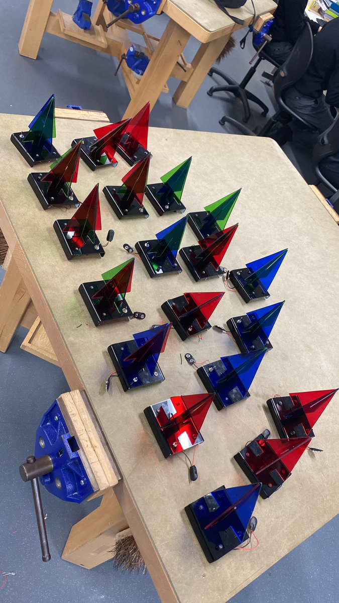 MaristHub's tweet photo. 1st Year Technology 

Students  had a busy morning finishing their LED circuit for their Christmas Tree Project 🎄🎄🎄

Just in time for Christmas🎅🏼 

Well done to all students on a very successful project✅

@maristdundalk https://t.co/rcUenYJqsA