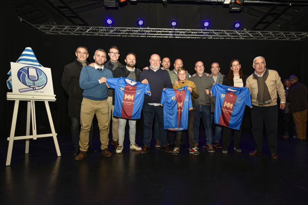 JerezInd_CF's tweet photo. 🔵 | 𝑨𝒄𝒕𝒐 𝑪𝒆𝒏𝒕𝒆𝒏𝒂𝒓𝒊𝒐

📸 Edutododeportes 

#JICF #OrigenCentenario #Temp2324 https://t.co/rexlbNeqOW