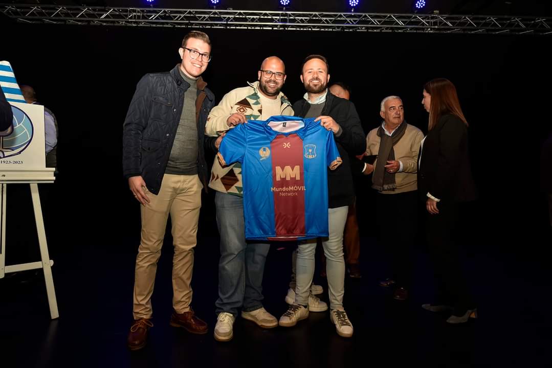 JerezInd_CF's tweet photo. 🔵 | 𝑨𝒄𝒕𝒐 𝑪𝒆𝒏𝒕𝒆𝒏𝒂𝒓𝒊𝒐

📸 Edutododeportes 

#JICF #OrigenCentenario #Temp2324 https://t.co/rexlbNeqOW