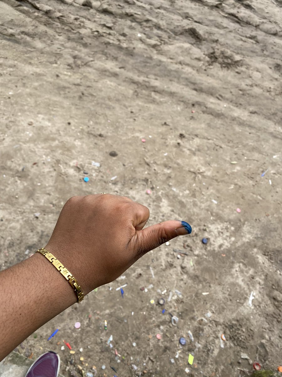Tracy_Ntumba's tweet photo. Je viens d’accomplir mon devoir patriotique. Je suis restée deux heures dans la file, de 9h à 11h50.
Aujourd’hui faisons gagner la démocratie. Peu importe l’issue, c’est le Congo qui gagnera.
Pas le Congo sans moi.
#Citoyennetéresponsable
#20decembre
#Rdcelection https://t.co/HX7r2hcUzc