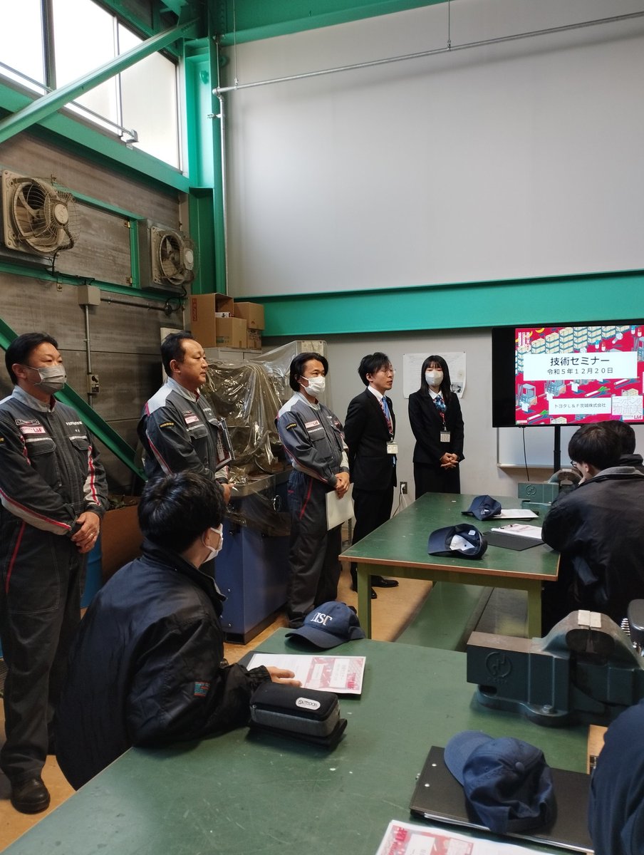 TIST_Automobile's tweet photo. 自動車整備工学科一年生😊本日はトヨタL&amp;F茨城株式会社様にセミナーをしていただきました❗フォークリフトって凄い👍#筑波研究学園専門学校　#整備士国家資格　#自動車整備大学校　#自動車整備　#自動車整備専門学校　#板金　#塗装　#自動車修理　#自動車整備士　#国家資格整備士　#メカニック　#tist https://t.co/Z6H9fcCXAO