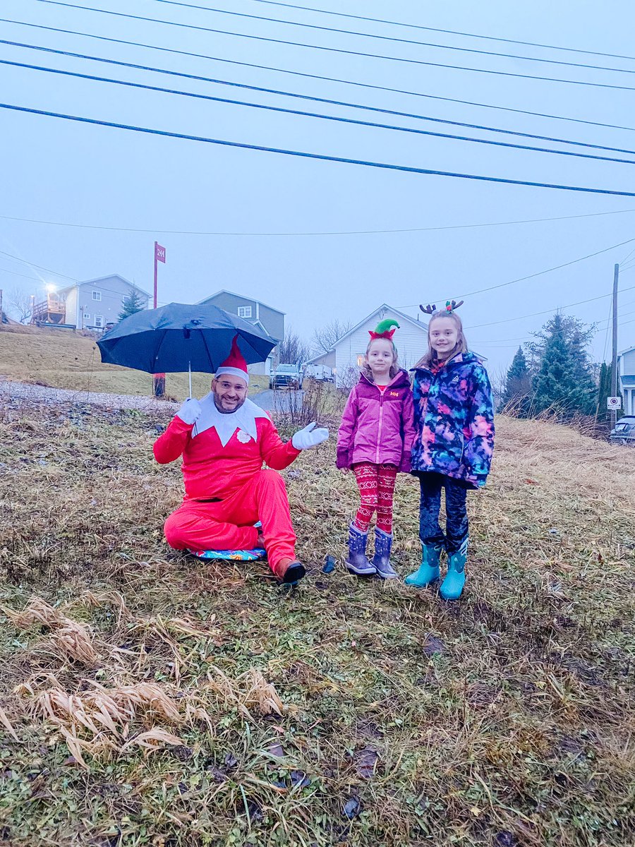 C.C. the Elf <a href="/AndrewBurke15/">Andrew J. Burke</a> shows up rain or shine 🌧️