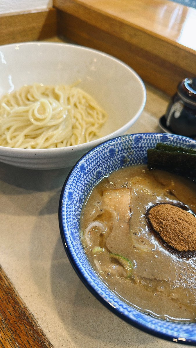 mochasweets121's tweet photo. 𖠿麺処 浮き雲

ツルッとした麺と濃厚なつけ汁がおいしい。チャーシューもゴロゴロで具沢山なのも嬉しい💓

#千曲市 #上山田温泉 #浮き雲 #つけ麺 https://t.co/BMsW6rnIFB