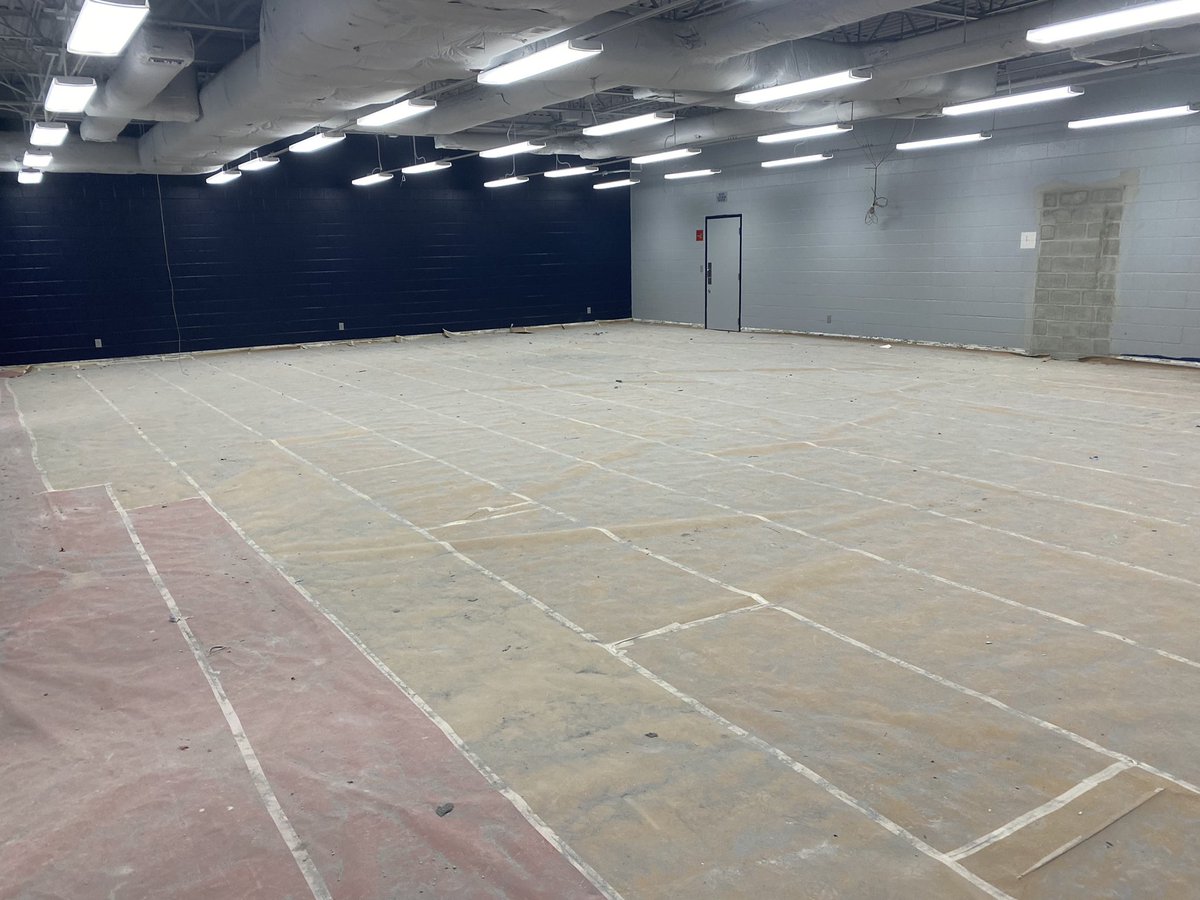 NOPOBobcats's tweet image. New locker room and a new weight room loading! Can’t wait to share the after pics! 🤩 #EAT #stackem