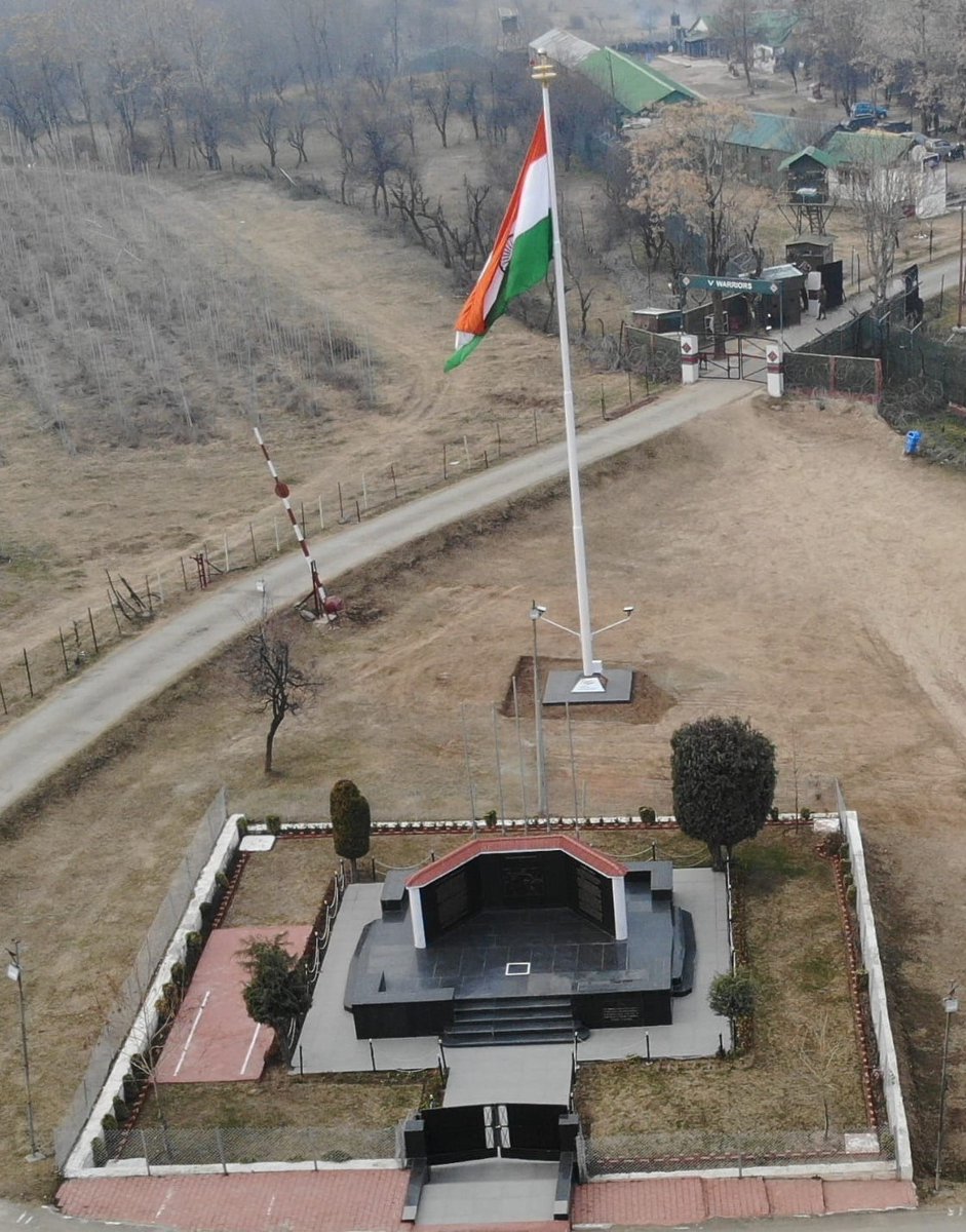 ChinarcorpsIA's tweet photo. '70 ft High National Flag at Budgam War Memorial'

70 ft high #National Flag was hoisted as part of #KargilVijayRajatJayantiMahotsav celebrations and to commemorate the #Soldiers who made the supreme sacrifice during Indo-Pak war 1947-48 at 'Budgam War Memorial' today.

#Kashmir
@adgpi
@NorthernComd_IA
@OfficeOfLGJandK