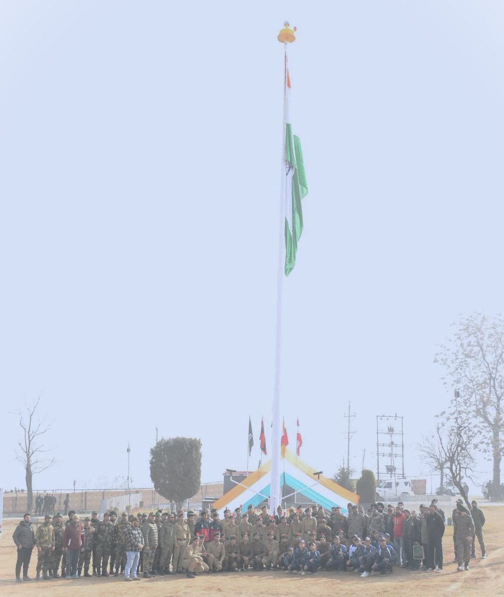 ChinarcorpsIA's tweet photo. '70 ft High National Flag at Budgam War Memorial'

70 ft high #National Flag was hoisted as part of #KargilVijayRajatJayantiMahotsav celebrations and to commemorate the #Soldiers who made the supreme sacrifice during Indo-Pak war 1947-48 at 'Budgam War Memorial' today.

#Kashmir
@adgpi
@NorthernComd_IA
@OfficeOfLGJandK
