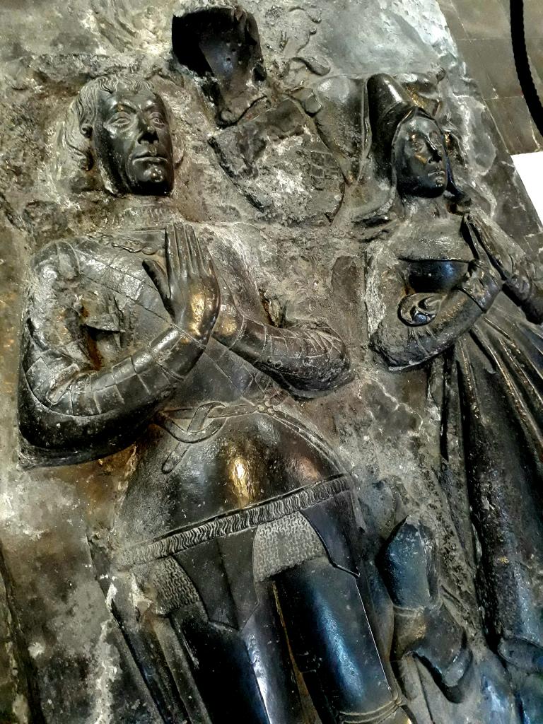 A knight and his lady frozen in carbonite.