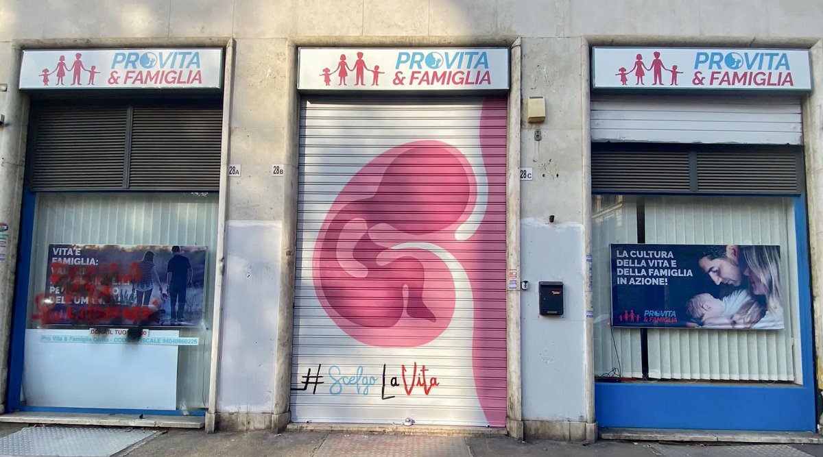 Dopo i violenti e recenti attacchi che hanno interessato la nostra sede di <a href="/ProVitaFamiglia/">Pro Vita & Famiglia</a> - in particolare lo scorso 25 novembre durante la Manifestazione contro la violenza sulle Donne - con la devastazione di saracinesche e vetrine, il lancio di un ordigno che solo per caso