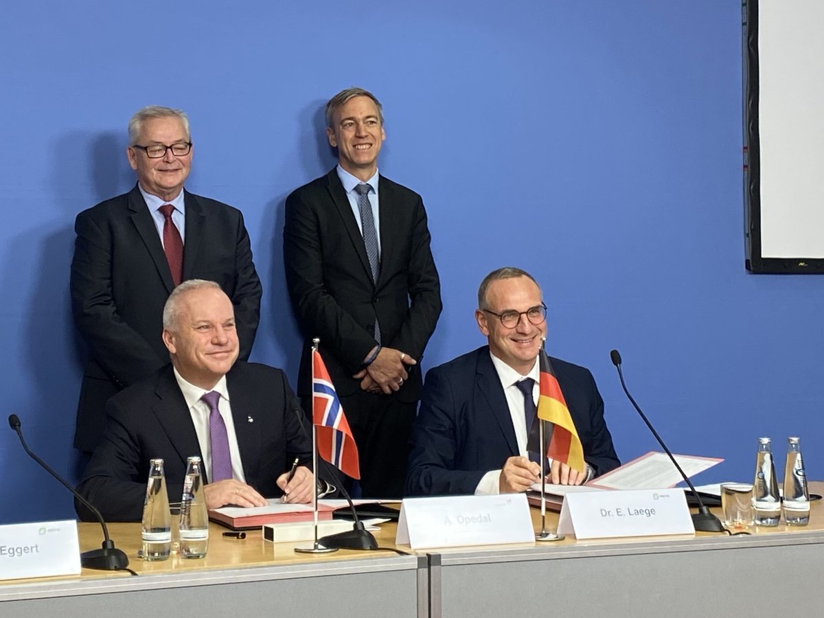 🤝 #Procurement: The nationalised gas supplier <a href="/SEFEGmbH/">SEFE Securing Energy for Europe GmbH</a> has concluded a long-term gas procurement contract with the Norwegian energy group <a href="/Equinor/">Equinor</a>: energate-messenger.com/news/239203/se…