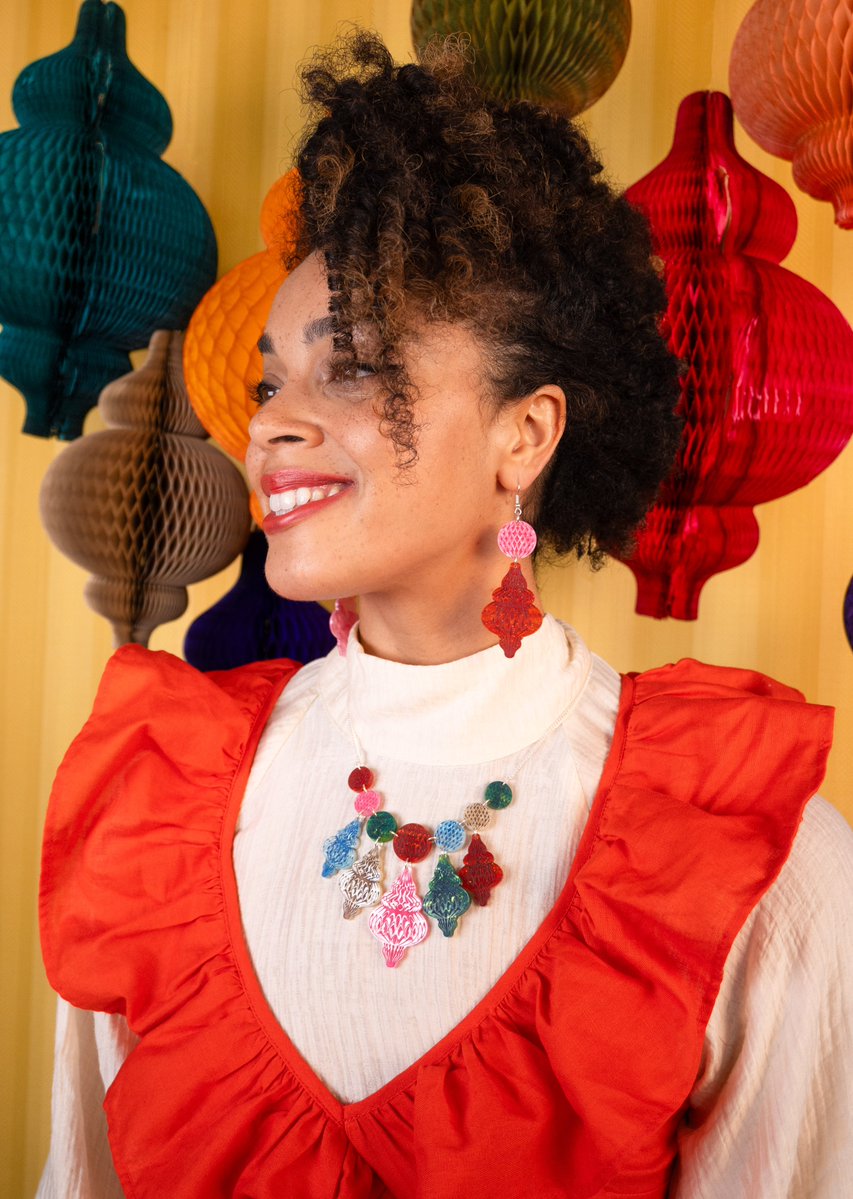 Christmas decs for your ears, now 30% OFF! ✨ Give colour-clashing a go in our retro-inspired Paper Lantern Earrings and matching necklace: bit.ly/3RNrlXu 🏮