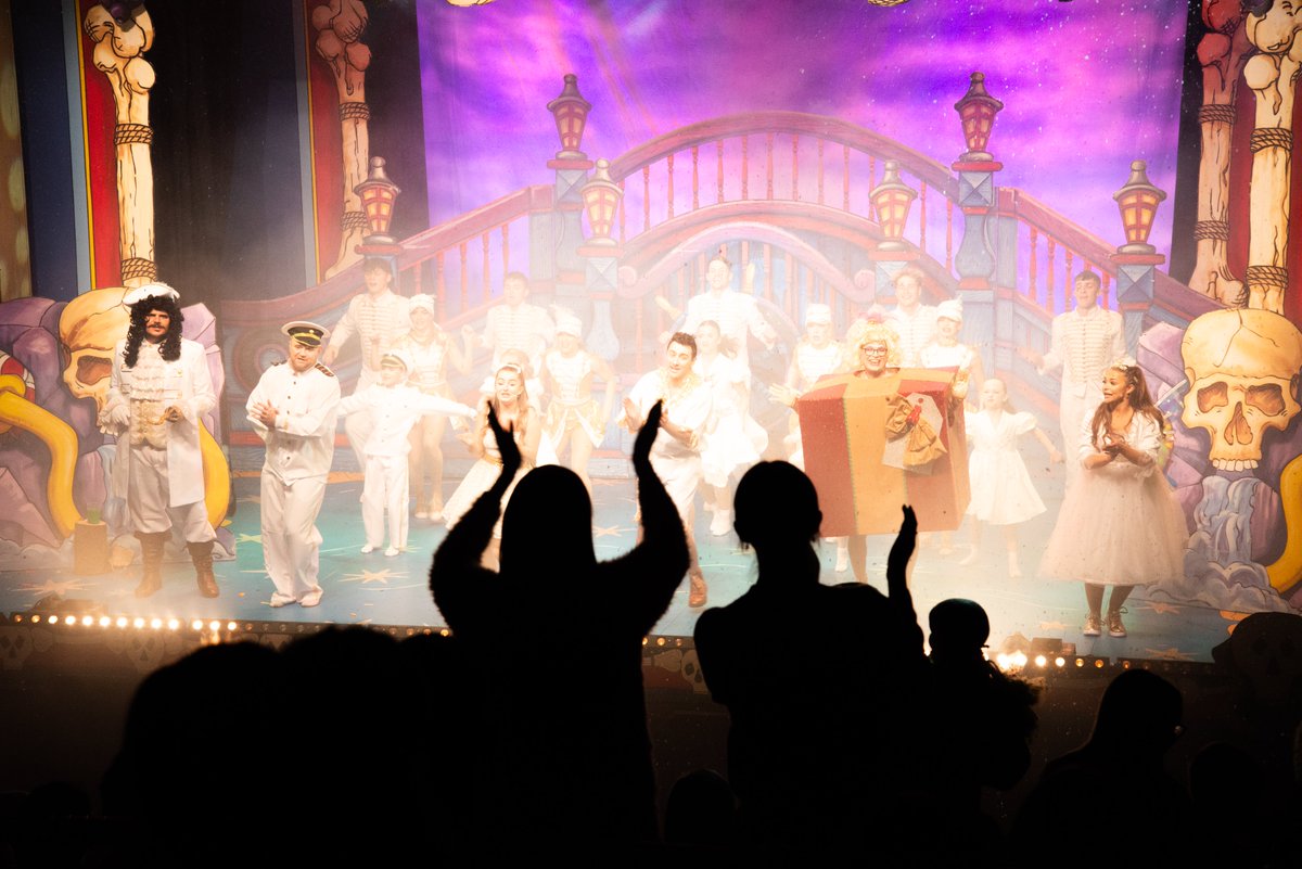 Only TWO 6pm shows to go, for Peter Pan and the Lost Boys before the curtains fall. Don't miss your final opportunity to experience the most talked about panto of the year!

✨ Wednesday 27th, 6pm.
✨ Thursday 28th, 6pm.

culturehartlepool.com/events/aj-thea…

#Hartlepool