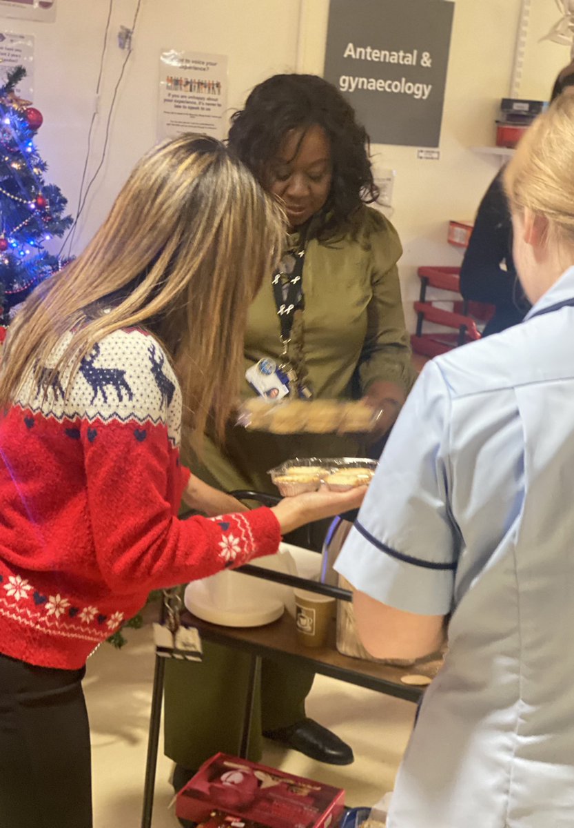 Festive staff well-being walk around in maternity RFH @RoyalFreeNHS with Dame Donna Kinnair @JAHamilton1974 @bevthomas66 @adwoaodoso @cwalshdurand @ColletteSpenc15 @Rosemaryvillar