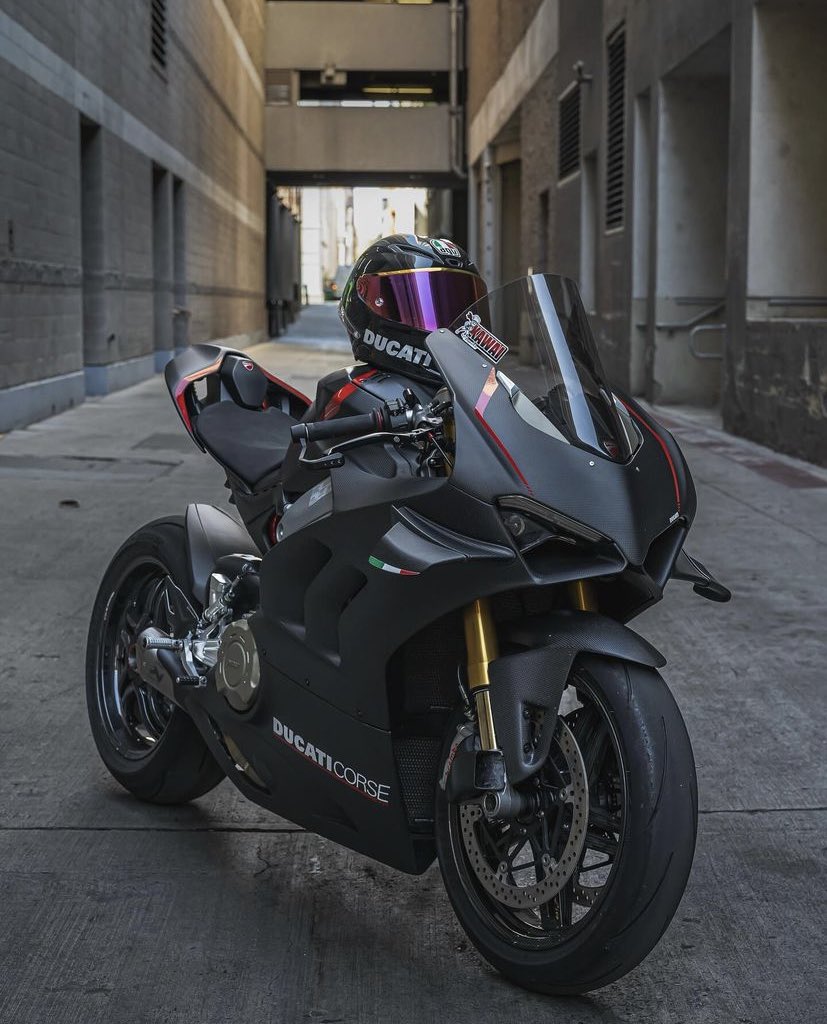 _100MOTO_'s tweet photo. DUCATI PANIGALE V4🖤 https://t.co/ccZiNPTbIX
