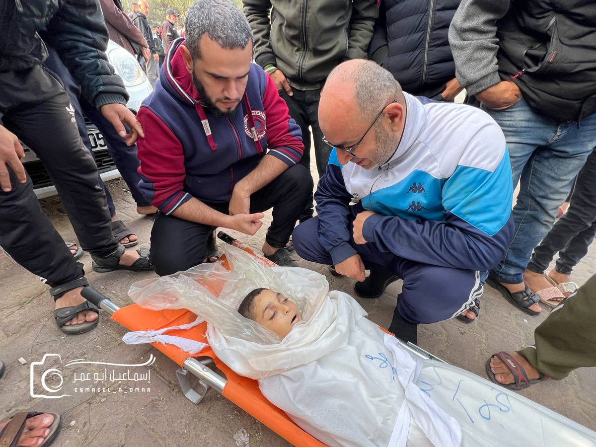 _Nosayba_'s tweet photo. اعتياد الإبادة، هو كمينٌ إسرائيلي ..

لا تعتاد المشهد
هذه الآلام لن ولم تُشفي وتُنسي أبدًا. https://t.co/q1egzrx7Bf