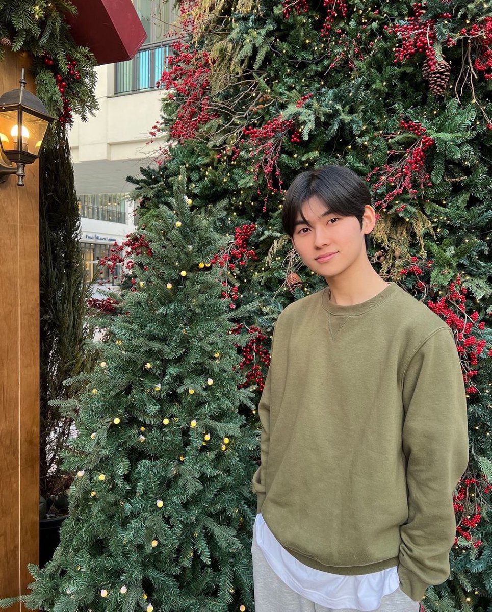 Debut_wonsuni's tweet photo. 12月が良い理由🎄

 #イムジュンソ #LIMJUNSEO https://t.co/VOz3vYwOvL