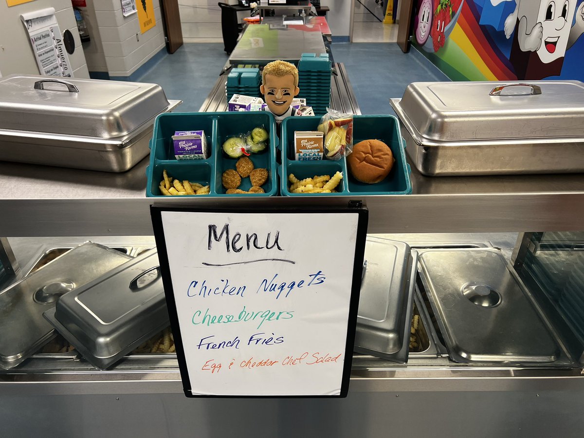 Samuel_Karns's tweet photo. ICYMI @JJWatt on the spot was helping our kids choose a healthy lunch at Todd the other day between chicken nuggets or a cheeseburger with their fruit or veggie and milk to go with it! @USDA #TimberwolvesNation @HoustonTexans @FUTP60 https://t.co/bL8ImLcLtj